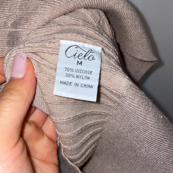 LIGHT BROWN V NECK CABLE KNIT SWEATER - Picture 4 of 5